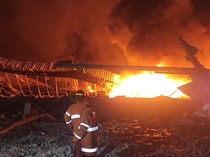 Pabrik Sepatu di Ngawi Terbakar Hebat