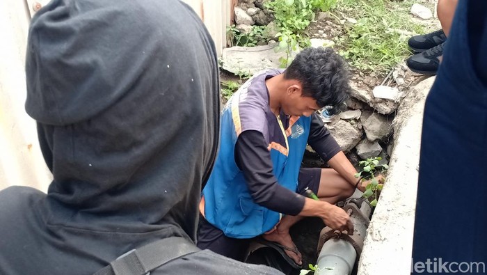 PDAM Makassar menemukan pencurian air di Jalan Galangan Kapal, Kecamatan Tallo, Makassar.