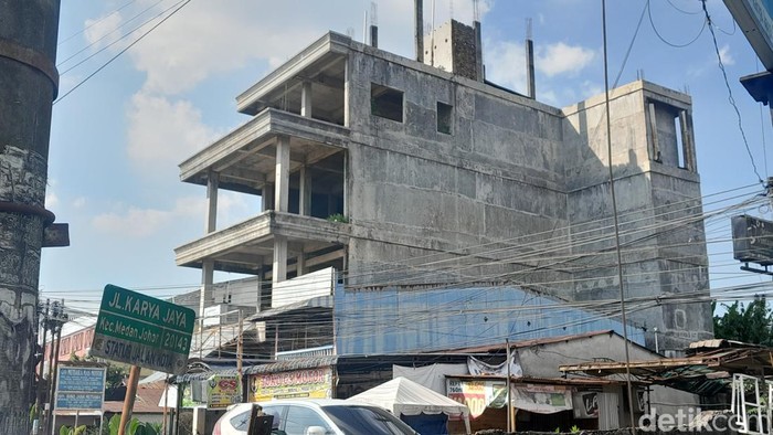 Penampakan ruko yang dijadikan lokasi penambangan bitcoin di Jalan Karya Jaya, Kecamatan Medan Johor (Nizar Aldi/detikSumut)