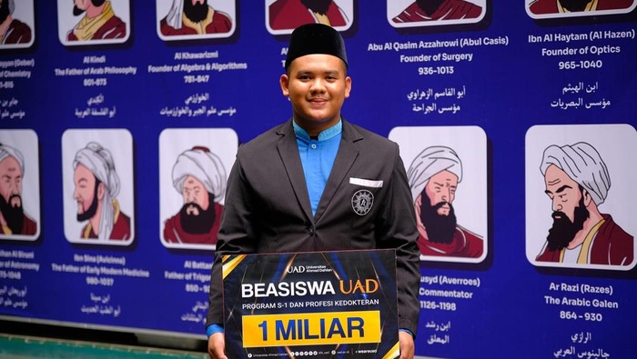 Penerima beasiswa Kedokteran UAD senilai Rp 1 miliar sekaligus seorang anak petani asal Sragen, Edward Hikmawan.