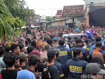 Ratusan Warga Banjiri Rekonstruksi Perampokan-Pembunuhan di Gresik