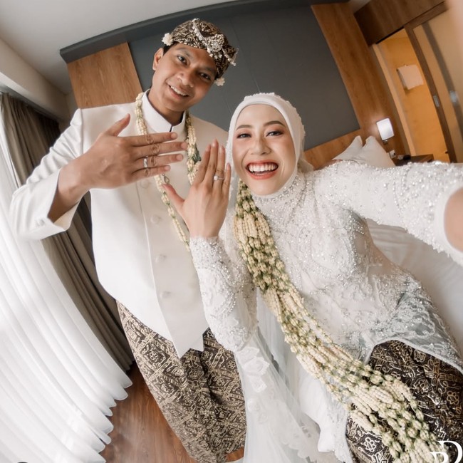 8 Foto Inspirasi Pengantin Adat Jawa Dari Pernikahan Atlet Megawati Hangestri