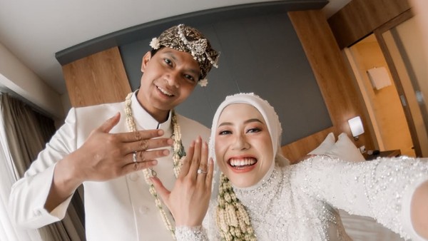 8 Foto Inspirasi Pengantin Adat Jawa Dari Pernikahan Atlet Megawati Hangestri