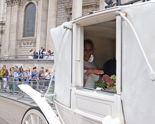 Seremoni pemberkatan berlangsung di The Crypt, bagian bawah Katedral St. Paul, London, Inggris, pada Jumat (4/7/2025). Sekitar 45 tahun lalu, gereja tersebut juga merupakan tempat pernikahan Putri Diana dan Charles yang saat itu masih bergelar pangeran. (Foto: Neil Mockford/GC Images)