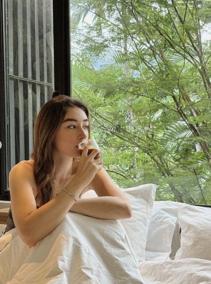 Pesona Natasha Ryder Saat Pose di Resto Prancis hingga Makan Es Krim Pesona Natasha Ryder Saat Pose di Resto Prancis hingga Makan Es Krim