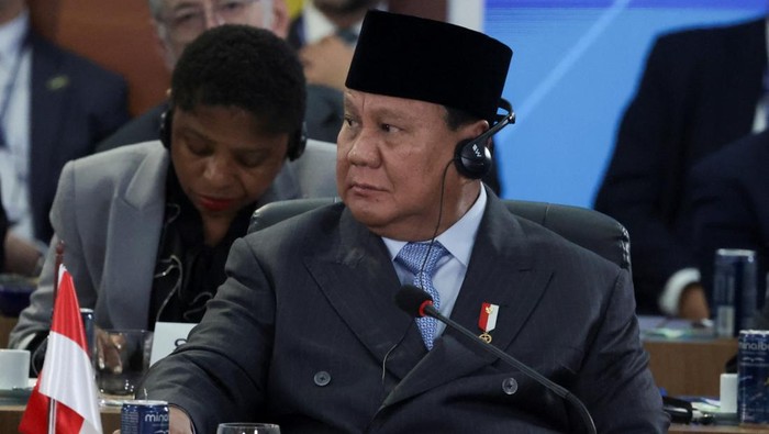 Presiden Indonesia Prabowo Subianto tampil bersama para pemimpin dunia dalam Konferensi Tingkat Tinggi (KTT) BRICS 2025 yang digelar di Rio de Janeiro, Brasil, Sabtu (6/7/2025). Forum bergengsi ini mengusung tema “Strengthening Global South Cooperation for More Inclusive and Sustainable Governance”, menekankan pentingnya memperkuat kolaborasi negara-negara Selatan untuk tata kelola global yang lebih adil dan berkelanjutan. REUTERS/Pilar Olivares