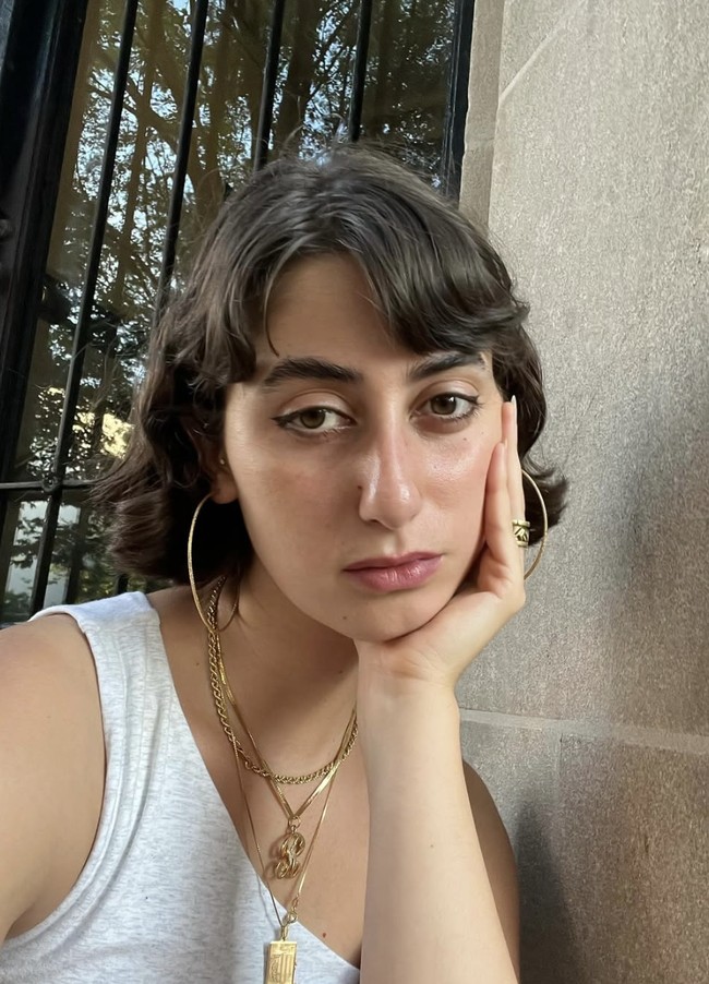 Sosok sang istri tak kalah jadi perhatian publik karena pendukung Palestina. Duwaji yang merupakan seniman visual keturunan Suriah itu dikenal lantang menyuarakan isu-isu pro-Palestina dan keadilan bagi perempuan Arab. Foto: dok. Instagram