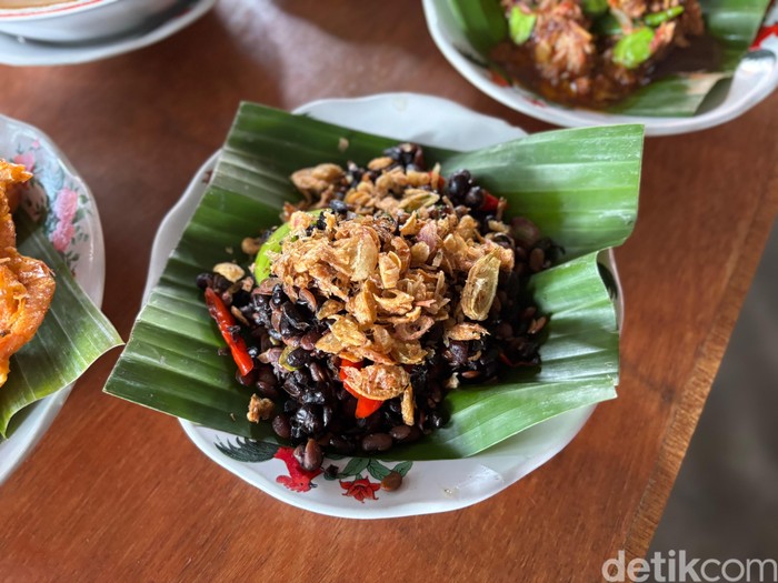RM Imah Mih Asri, warung makan Sunda yang jadi langganan PNS.