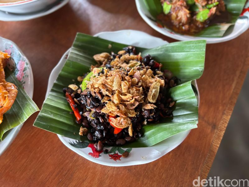 RM Imah Mih Asri, warung makan Sunda yang jadi langganan PNS.