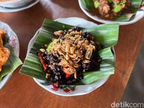 Raos Pisan! Oseng Nila dan Hampas Kecap di Warung Langganan PNS