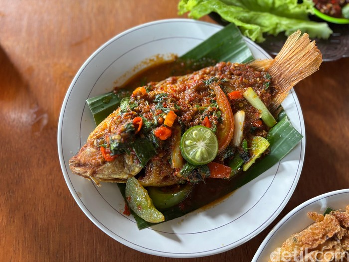 RM Imah Mih Asri, warung makan Sunda yang jadi langganan PNS.