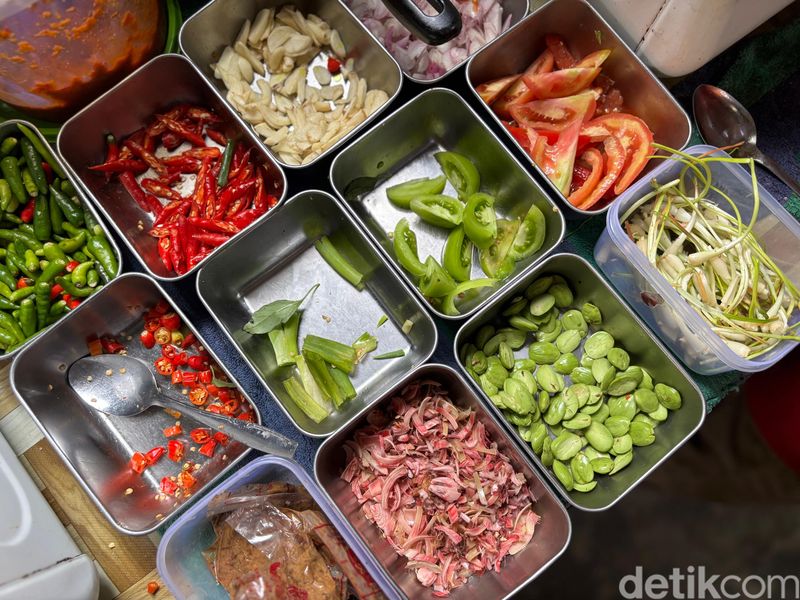 RM Imah Mih Asri, warung makan Sunda yang jadi langganan PNS.
