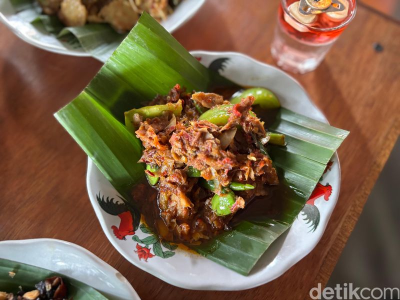 RM Imah Mih Asri, menawarkan banyak masakan Sunda yang sedap.