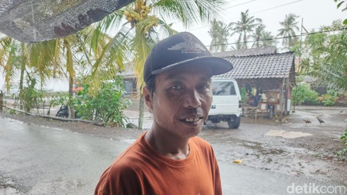 Santoso, seorang nelayan pesisir Pantai Pebuahan, Desa Banyubiru, Kecamatan Negara, Kabupaten Jembrana, saat ditemui detikBali dikediamannya, Minggu (6/7/2025).