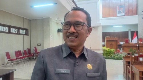 Sekda Buleleng, Gede Suyasa, saat ditemui seusai mengikuti Rapat Paripurna DPRD Buleleng, Senin (7/7/2025). (Made Wijaya Kusuma/detikBali)