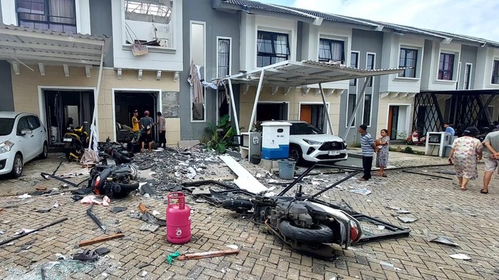 Seorang anggota polisi mengalami luka-luka usai terkena ledakan tabung gas 12 kilogram (kg) di Gunung Sindur, Kabupaten Bogor, Jawa Barat. (dok Istimewa)