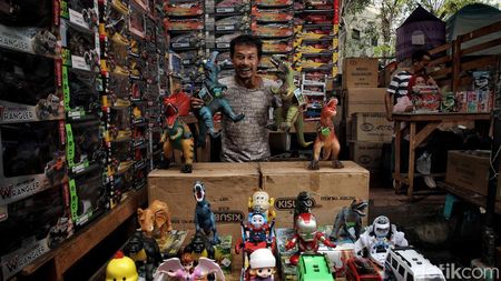 Jeritan Hati Pedagang Mainan Asemka: Sepi Pembeli, Diserbu Barang Online.