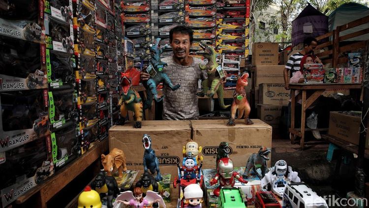 Jeritan Hati Pedagang Mainan Asemka: Sepi Pembeli, Diserbu Barang Online.