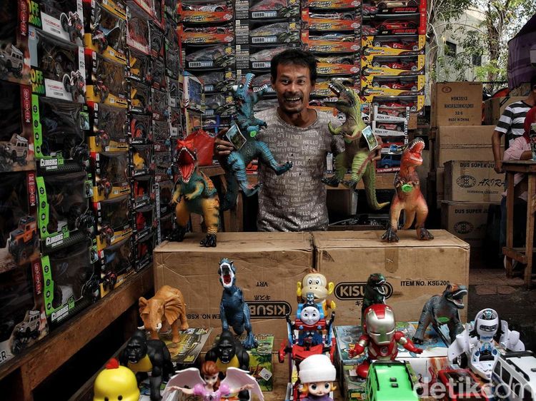Jeritan Hati Pedagang Mainan Asemka: Sepi Pembeli, Diserbu Barang Online.