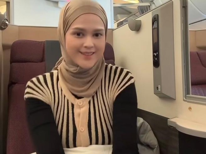 Serunya Liburan Cut Meyriska & Roger Danuarta di Jepang