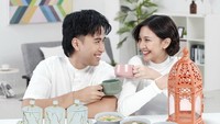 Vidi Aldiano diketahui sudah menjalani penyembuhan kanker ginjal sejak 2019. Sheila Dara tetap ada di sisi suaminya. (Foto: dok Instagram sheiladaisha)