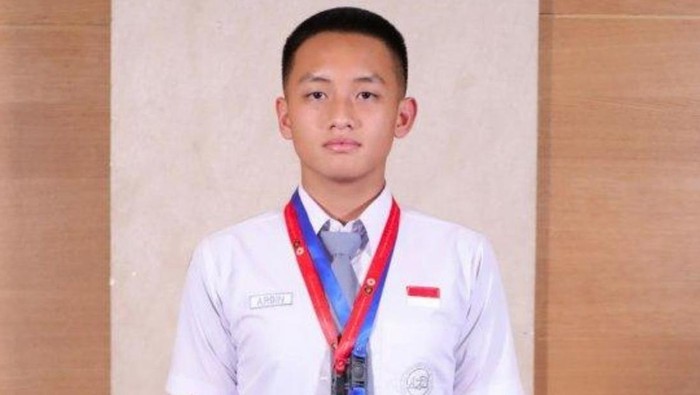 Siswa SMA Al-Hikmah Surabaya, Arka Bintang Isadkauthar