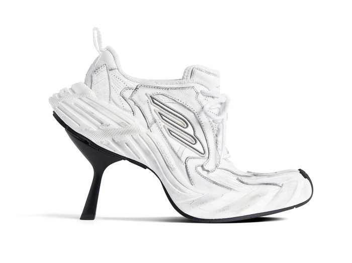Sneaker Heels dari Balenciaga.