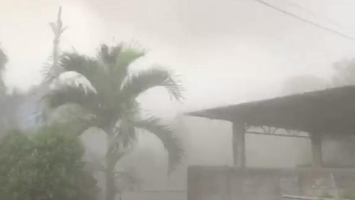 Tangkapan layar suasana desa di Flores Timur, NTT, setelah erupsi Gunung Lewotobi Laki-laki, Senin (7/7/2025).