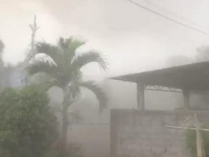 Gunung Lewotobi Meletus, Desa Gelap Gulita hingga Bandara Ditutup
