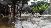 Berdasarkan informasi, RT 3 RW 6 Jati Padang sempat kebanjiran pada hari Minggu (6/7). 