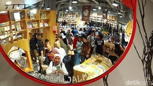 Jangan lupa selfie di berbagai tempat yang artistik ya! Foto: Tia Agnes/ detikcom