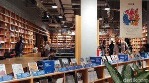 Setiap buku dikurasi dengan baik sesuai dengan nama penulis yang ada maupun tema dari setiap buku.  Foto: Tia Agnes/ detikcom