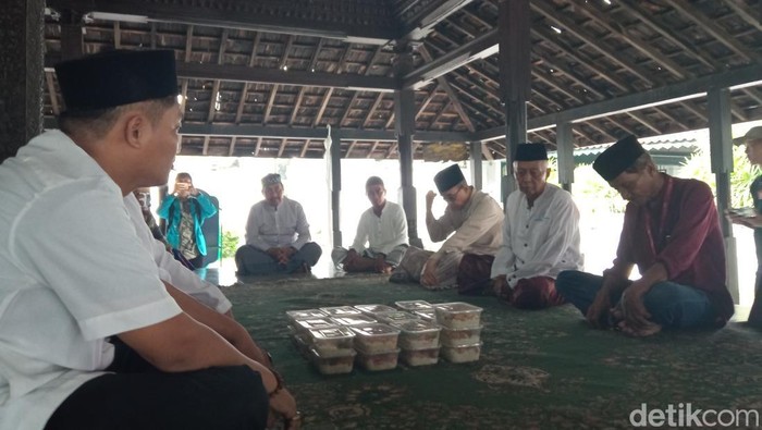 Tradisi Suroan di Keraton Kasepuhan, Cirebon.