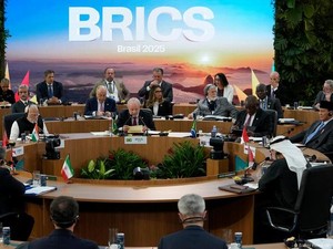 Trump Ancam Lonjakan Tarif Bagi Negara Pendukung BRICS