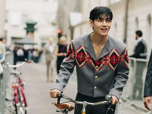 Gaya V BTS Eksis di Paris Usai Wamil, Diundang Anna Wintour ke Vogue World