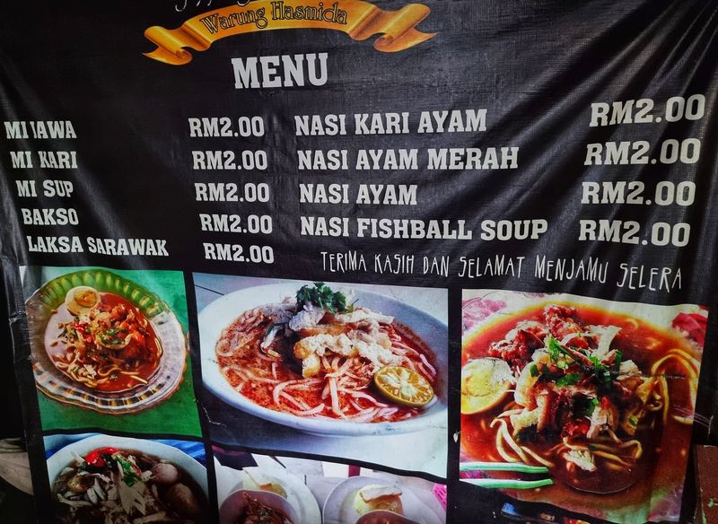 Warung Hasmida, kuliner legendaris di Kuching, Malaysia, yang menawarkan makanan seharga Rp 7 ribuan.