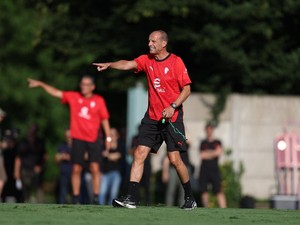 Target Allegri Langsung Kembalikan AC Milan ke Liga Champions