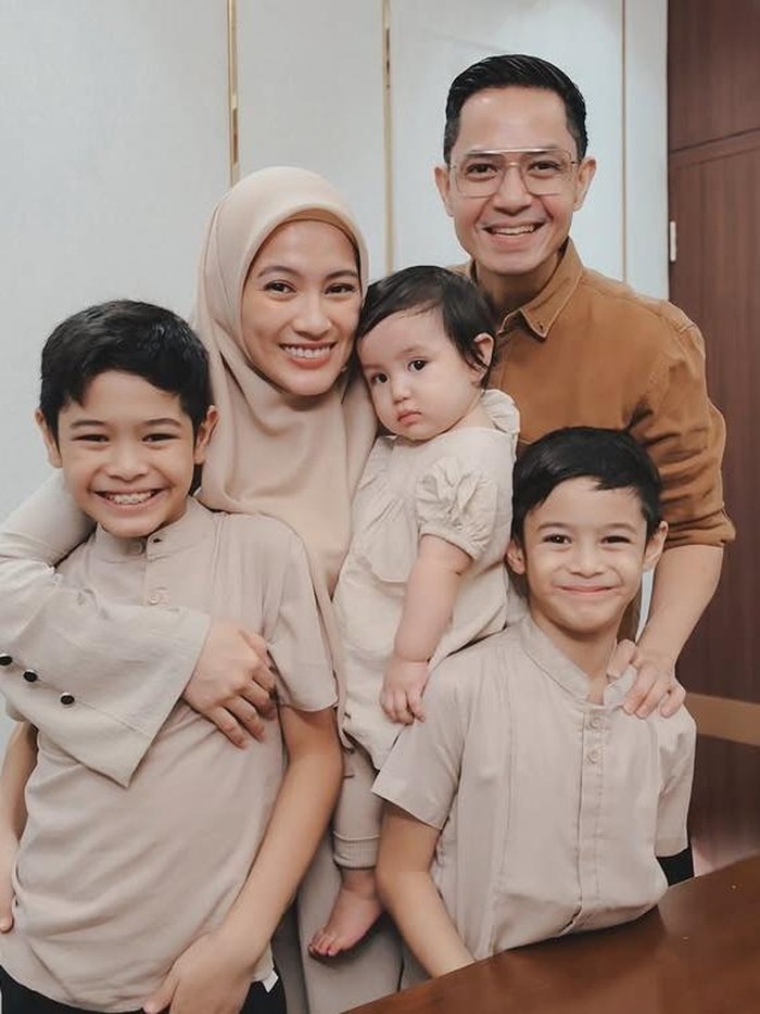 5 Potret Aulia Anak Bungsu Alyssa Soebandono & Dude Harlino