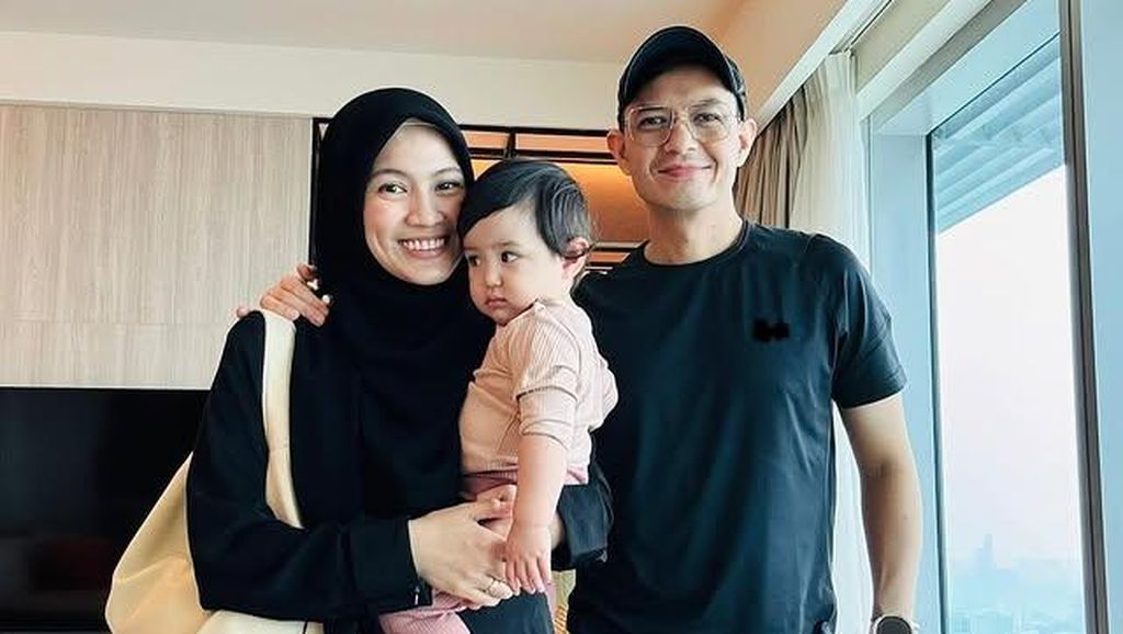 Video Momen Membahagiakan Dude Harlino-Alyssa Soebandono soal Ketiga Anaknya