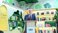 Foto: “Ini adalah Australian Reading Corner ketiga kami di Indonesia, dan saya berharap ini menjadi tempat di mana masyarakat Indonesia dapat belajar tentang Australia dan masyarakat multikultural kami yang dinamis,” kata Duta Besar Brazier. (Dokumen Kedubes Australia)