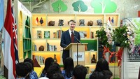 Pojok baca ini menyediakan berbagai buku untuk segala usia—mulai dari cerita anak-anak karya penulis Australia, hingga buku-buku tentang seni, makanan, pendidikan, sejarah, dan masyarakat. Hasil kerja sama dengan Voice of Istiqlal (VOIST). Foto: (Dokumen Kedubes Australia)