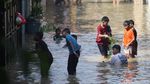 Banjir Kiriman Rendam Perum Bekasi Jaya Indah, Air Sempat Sepinggang