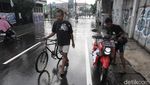 Banjir Tak Hentikan Warung Madura Buka 24 Jam