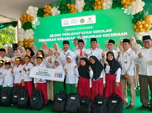 BAZNAS-Alfamart Bagi 25.000 Paket Perlengkapan Sekolah ke 2.800 Anak Yatim