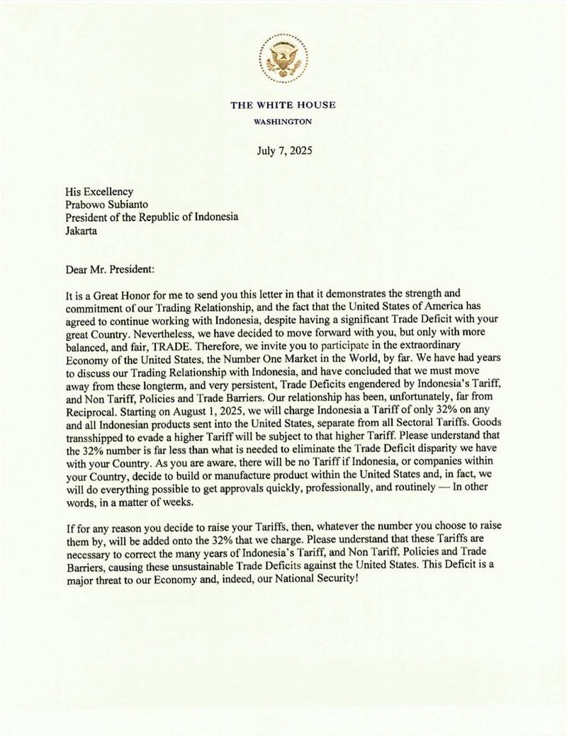 Presiden Amerika Serikat (AS) Donald Trump telah mengirimkan surat kepada Presiden RI Prabowo Subianto mengenai penetapan tarif untuk Indonesia 32%.