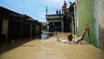 Belum Surut! Banjir 1,5 Meter Rendam Kampung Lebak, Bekasi