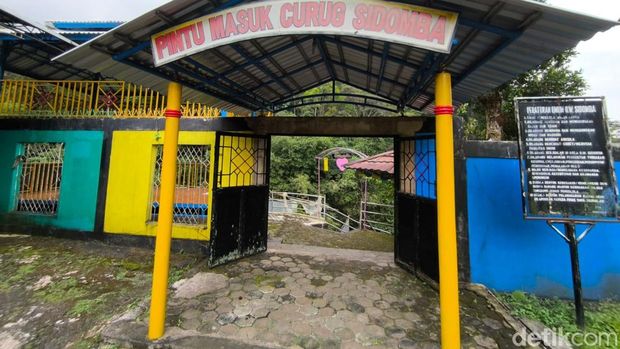 Suasana keasrian di curug Sidomba. Alternatif lokasi wisata alam murah di Kuningan.