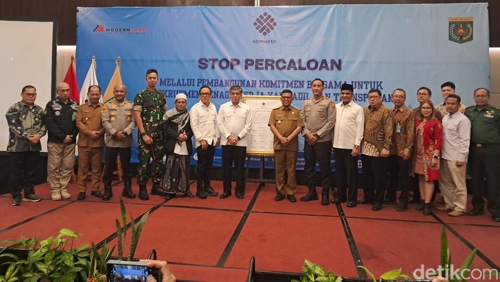 Deklarasi setop calo tenaga kerja di Serang, Banten. (Arief/detikcom)