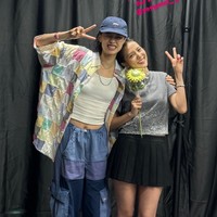 Bintang drama Korea Squid Game, Jung Ho Yeon menjadi salah satu tamu istimewa yang diundang menghadiri konser BLACKPINK secara langsung oleh personelnya, Jisoo. Dia tak lupa mengucapkan terima kasih saat membagikan foto kebersamaan mereka di belakang panggung. Foto: Instagram