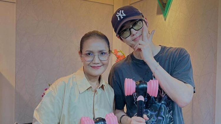 10 Foto Artis Korea Nonton Konser BLACKPINK, Jung Hae In Hingga Suho EXO